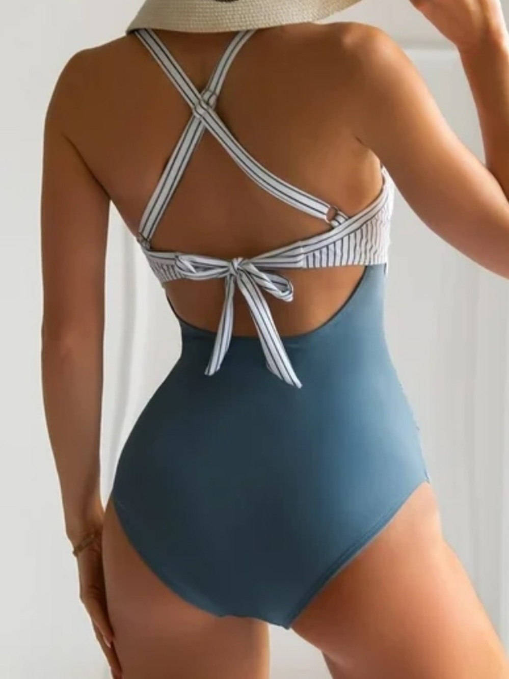 Eomenie STRIPED CUTOUT ONE-PIECE SWIMSUIT size Medium - Picture 2 of 7